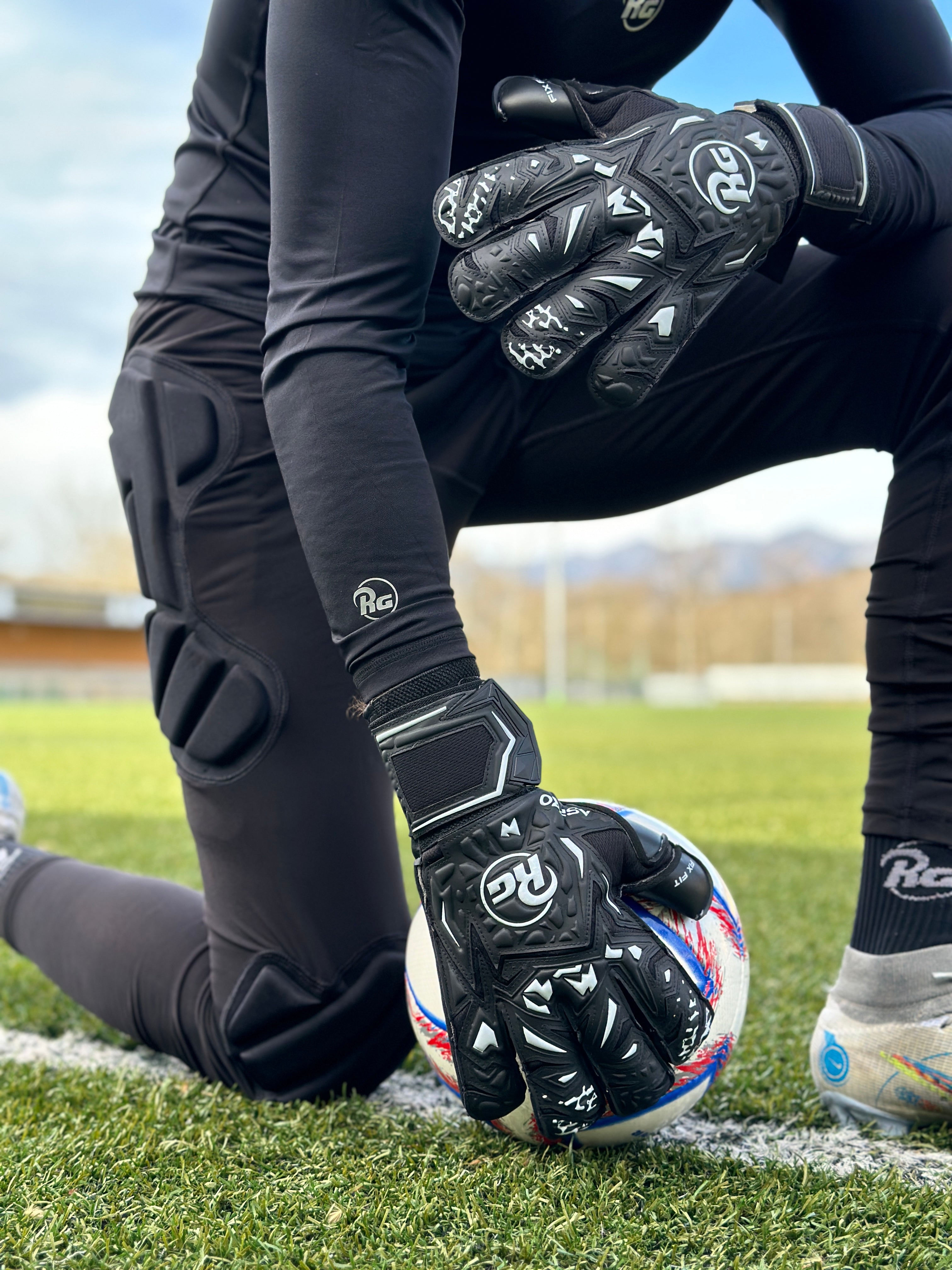 RG Aspro Blackout Goalkeeper Gloves
