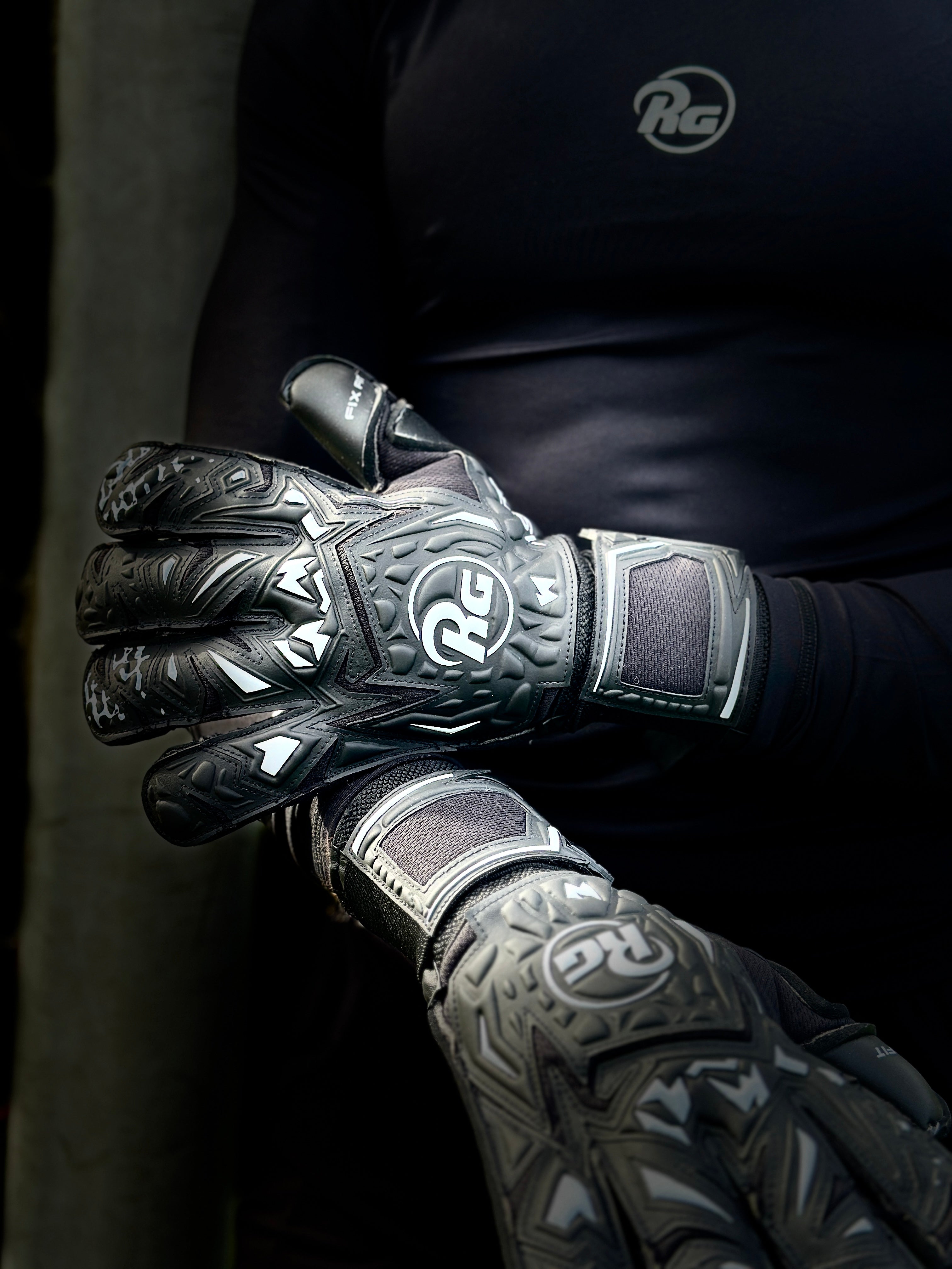 RG Aspro Blackout Goalkeeper Gloves